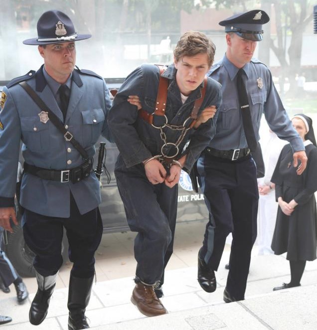 american-horror-asylum-cenas