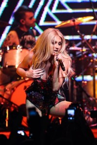 show-Kesha-2015-Brasil-Musica-Blow