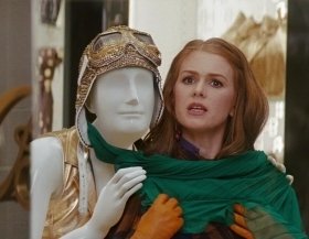 os-delirios-de-consumo-de-beck-bloom-cena-com-o-manequim