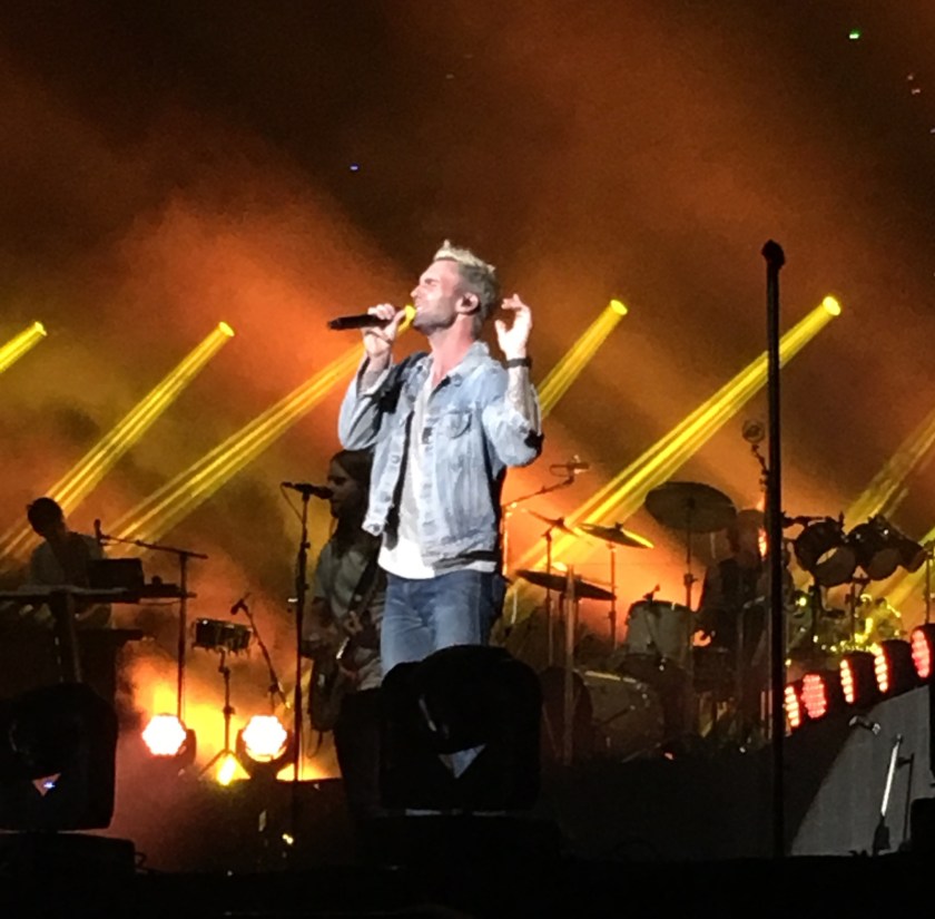Adam Levine, durante perfomance em show no Allianz Park, 17 de Março 2016