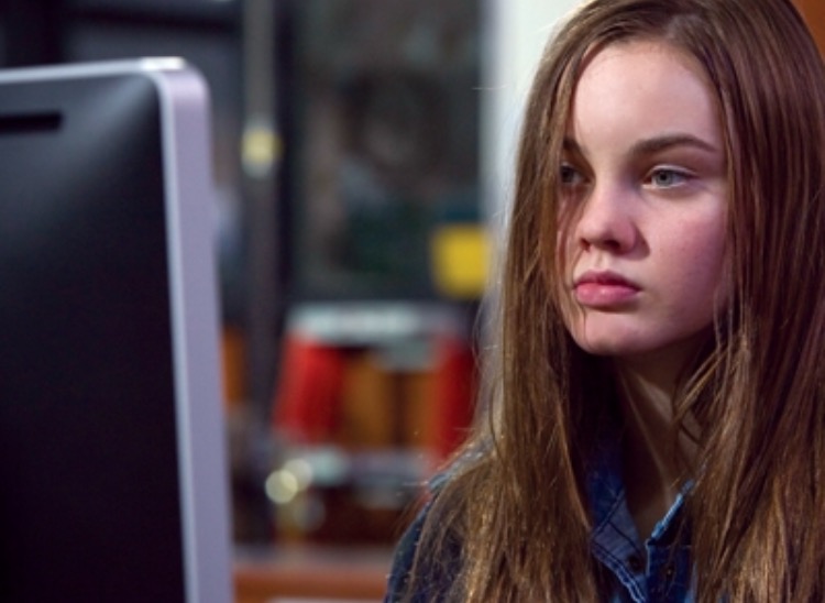 Cena do filme Confiar