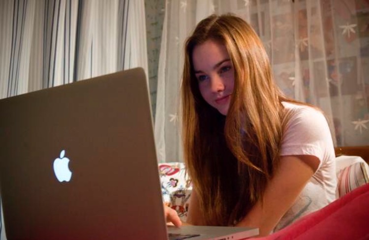 Cena do filme Confiar